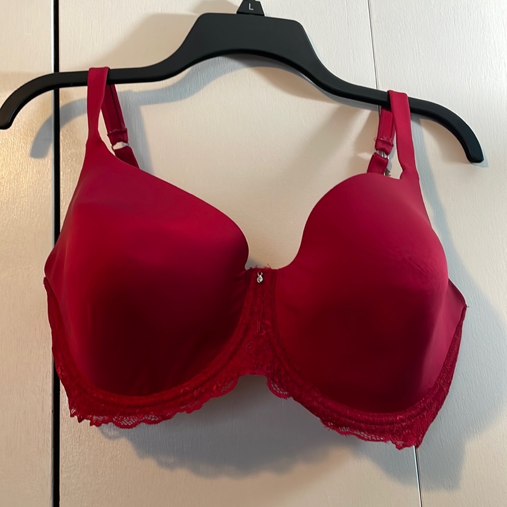 Red, padded, under wire bra, with lace in the back